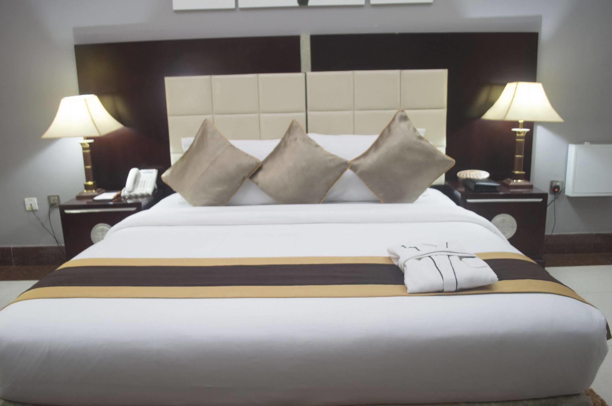 Grandbee Suites Икея Экстерьер фото